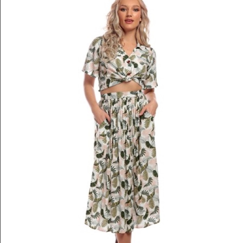 NWT Bright and Beautiful tropical print skirt